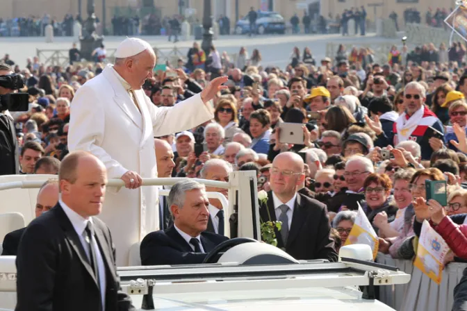 FOTOS: El Papa explica Jueves, Viernes y Sábado Santo: una gran historia de amor sin fin