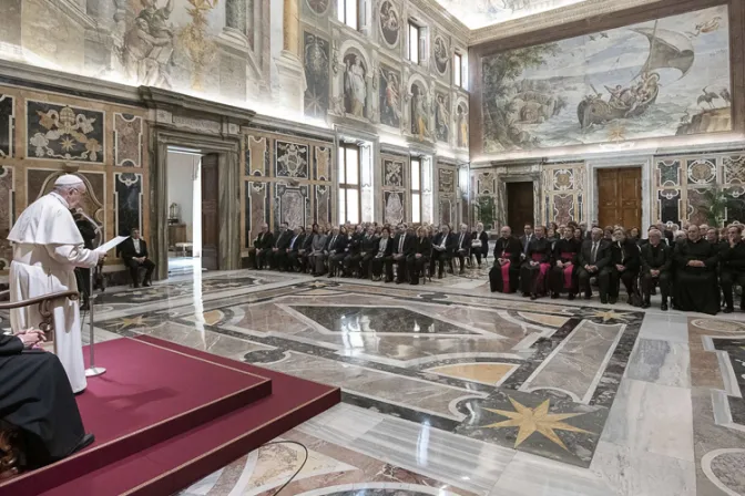 Papa Francisco anima a seguir el ejemplo de María para ser portadores de fraternidad 