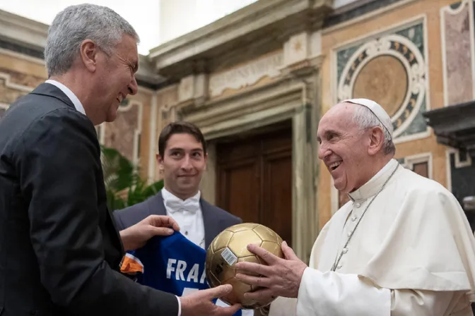 Papa Francisco pide a jóvenes deportistas jugar con alegría y solidaridad