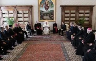 El Papa Francisco con parlamentarios de República Checa y Eslovaquia. Foto: Vatican Media 