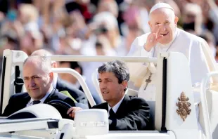 El Papa Francisco en la Audiencia General de este miércoles 11 de mayo. Crédito: Daniel Ibáñez/ACI Prensa 