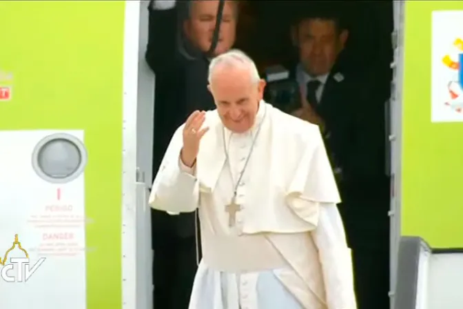 VIDEO: El Papa deja Portugal tras canonizar a pastorcitos por 100 años de Virgen de Fátima