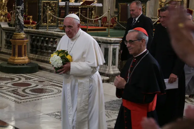 Papa Francisco reza en Santa María la Mayor al volver de Chile y Perú