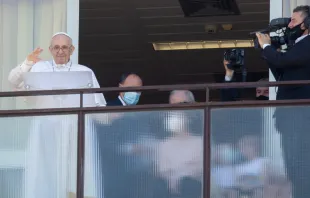 Papa Francisco reza el Ángelus desde hospital Gemelli. Foto: Pablo Esparza / ACI Prensa 