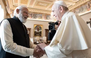 Papa Francisco con primer ministro de India, Narendra Modi. Foto: Vatican Media 