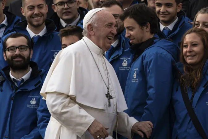 Este domingo en miles de Misas harán esta petición por el Papa en sus 50 años de sacerdote