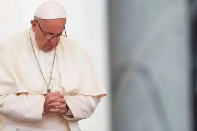 El Papa Francisco pide rezar por Ucrania y confía la paz a la Virgen María 