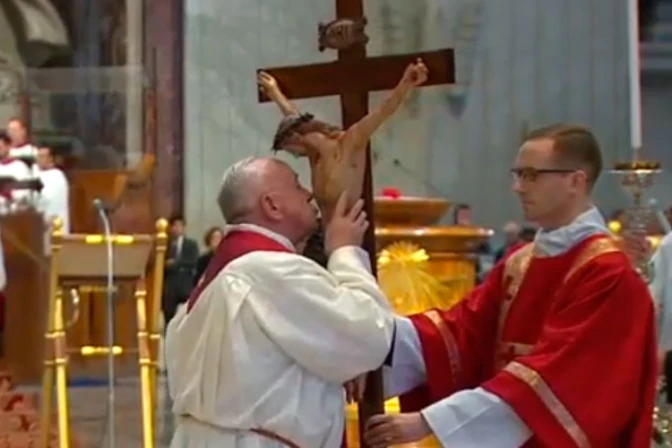 Viernes Santo: Papa Francisco presidió celebración de la Pasión del Señor [VIDEO]