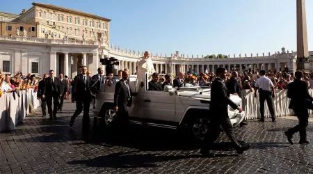 ¿Jóvenes gritaron “Viganò, Viganò” al Papa en la Audiencia General? Esta es la verdad