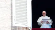 El Papa durante el rezo del Ángelus. Foto: Daniel Ibáñez / ACI Prensa