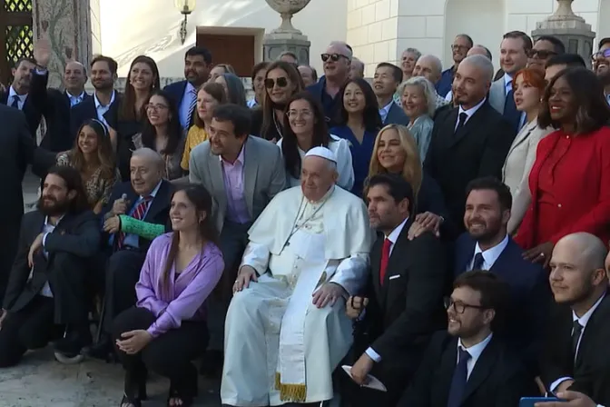 Papa Francisco recibe a artistas como J. Balvin, Andrea Bocelli y Eduardo Verástegui