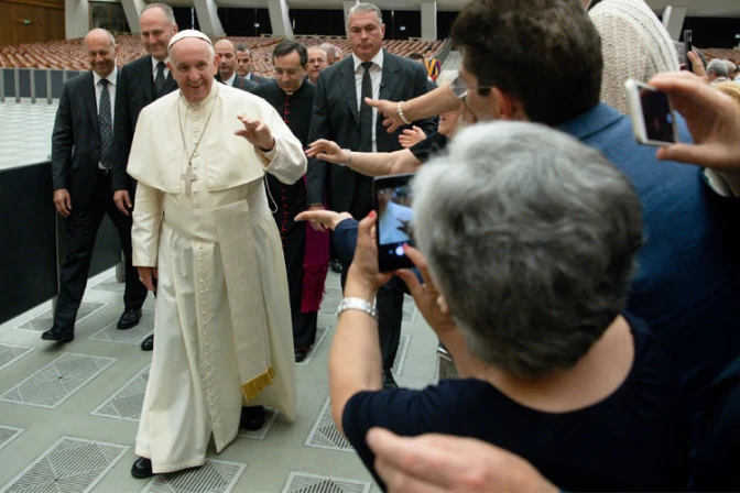 Papa Francisco reclama para los jóvenes el derecho al trabajo digno