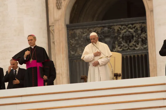 Papa Francisco considera “repugnante” llamar mártires a los terroristas suicidas