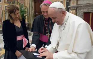 El Papa Francisco recibe a la Asociación de la Prensa Extranjera en Italia. Foto: Vatican Media 