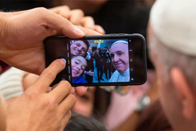 Exhortación Christus vivit: Papa señala a jóvenes este desafío en el ambiente digital