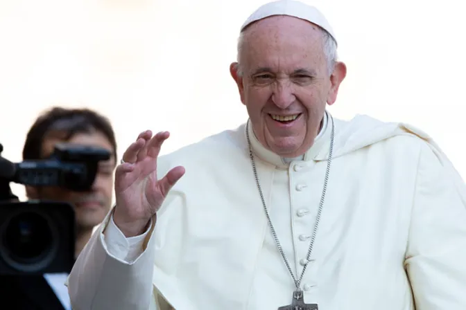 El Papa Francisco denuncia la “moda” del divorcio, y alienta la unidad familiar