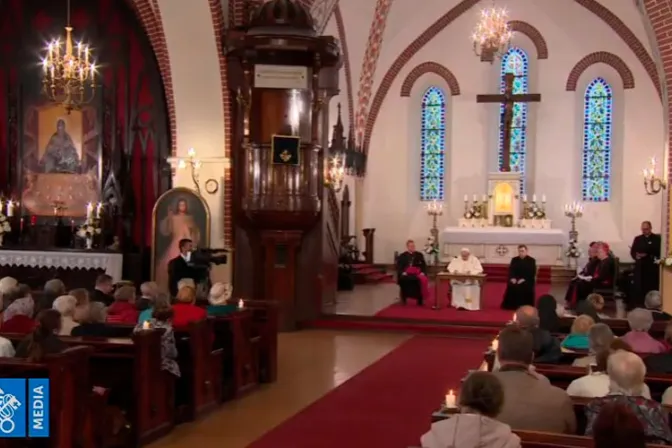 Ni nazis ni soviéticos han conseguido apagar la fe cristiana en Letonia, destaca el Papa