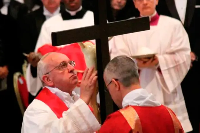 Papa Francisco en Viernes Santo: La cruz de Jesús es la cátedra silenciosa de Dios