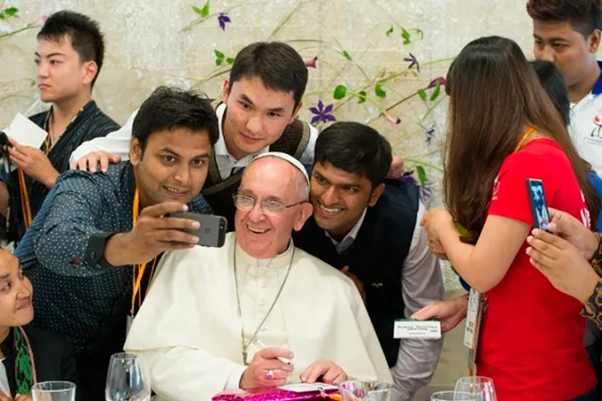Papa Francisco a estudiantes internacionales: Sean transmisores del Evangelio