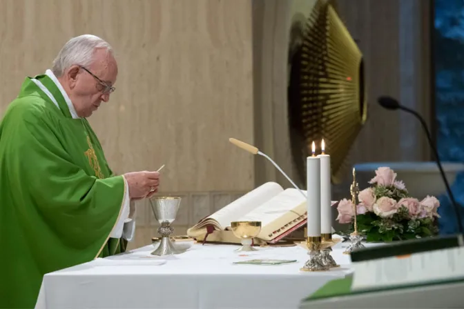 El Papa prefiere una Iglesia que crece en silencio antes que una Iglesia del espectáculo