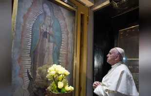 El Papa Francisco reza ante Imagen de la Virgen de Guadalupe durante su viaje apostólico a México / Foto: L´Osservatore Romano 