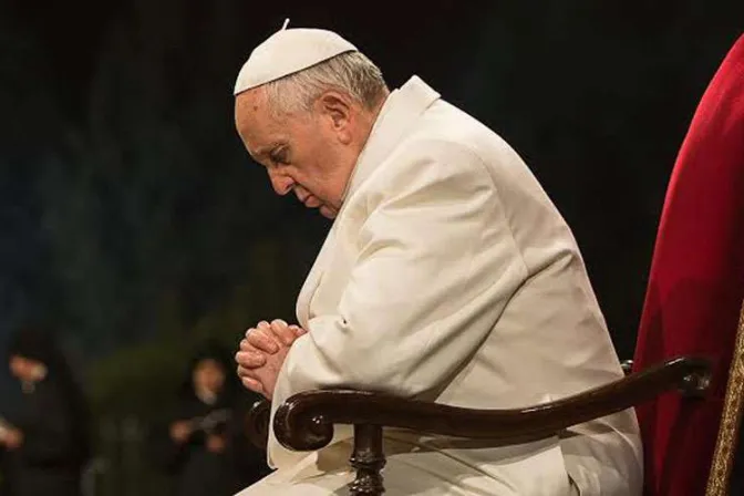 Papa Francisco reza por las víctimas del atentado en Bogotá