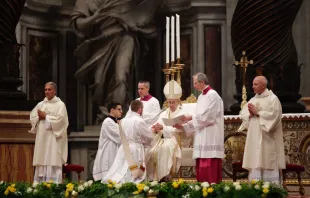 El Papa durante las ordenaciones sacerdotales. Foto: Daniel Ibáñez / ACI Prensa 