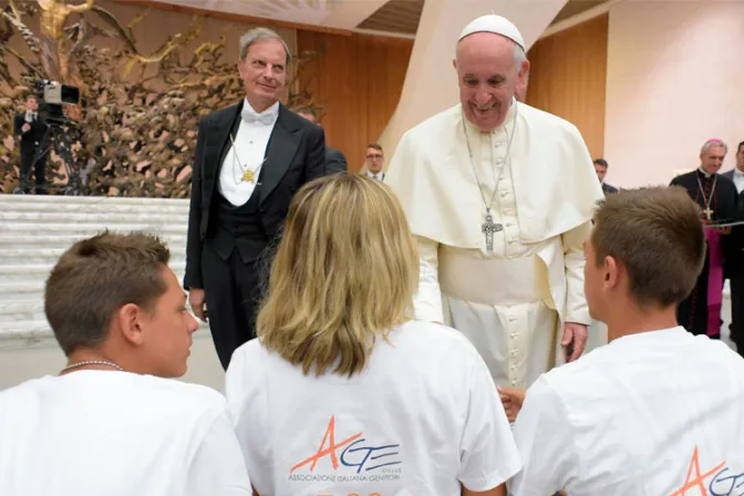 El Papa defiende la alianza entre maestros y familias para la educación de los hijos
