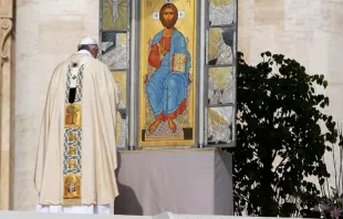 El Papa Francisco durante la Misa de Pascua de Resurrección. / Foto: Lucía Ballester (ACI Prensa) 