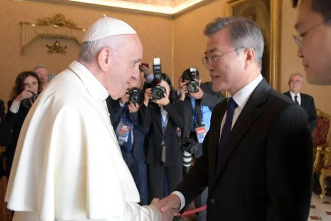 Papa Francisco recibe en el Vaticano al presidente de Corea del Sur