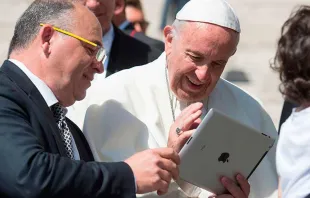 El Papa Francisco imparte la bendición por Skype a niños del Hospital de San Mateo_L´Osservatore Romano 