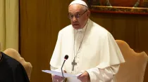 El Papa pronuncia su discurso en la apertura del Sínodo. Foto: Daniel Ibáñez (ACI Prensa)