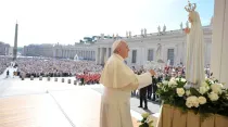 El Papa Francisco frente a la Virgen de Fu00e1tima / Foto: L'Osservatore Romano