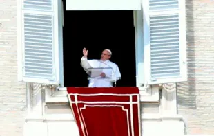 El Papa reza el Ángelus. Foto: Alexey Gotovsky / ACI Prensa 