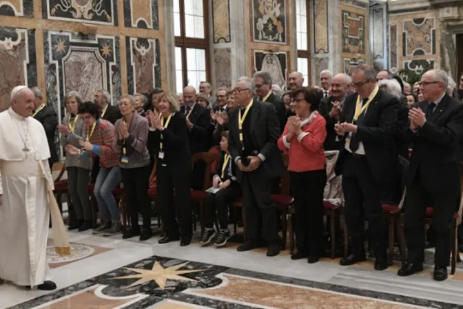 El Papa exhorta a ancianos a donar su tiempo a los necesitados