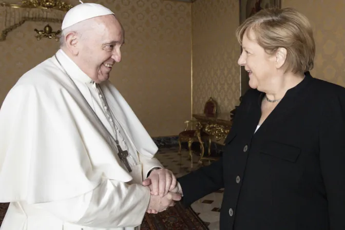 Papa Francisco recibe en el Vaticano a la canciller alemana Angela Merkel