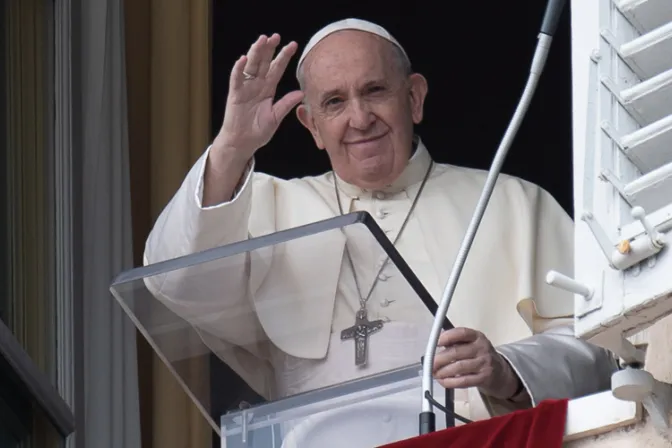 Papa Francisco invita a imitar a la Virgen María para no “empantanarse ante los problemas”