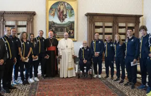 Papa Francisco con delegación de Athletica Vaticana. Foto: Vatican Media 