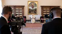El Papa Francisco en Audiencia General sin fieles en el Vaticano. Foto: Vatican Media