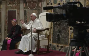 El Papa Francisco con la plenaria del Dicasterio para la Comunicación. Foto: Vatican Media 