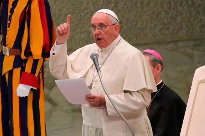Papa Francisco condena la idolatría del dinero, la codicia y la especulación