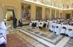 El Papa Francisco con el Capítulo General de los Carmelitas. Foto: Vatican Media  