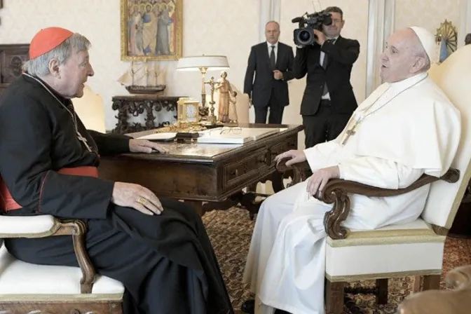 Papa Francisco se reúne con el Cardenal Pell en el Vaticano