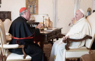 Imagen referencial. Papa Francisco con el Cardenal Hollerich en 2020. Foto: Vatican Media 