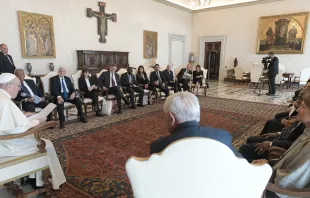 Papa Francisco con la Fundación "Leaders pour la Paix". Foto: Vatican Media 