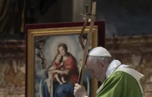 El Papa Francisco celebra Misa en la Basílica de San Pedro. Foto: Vatican Media / ACI 