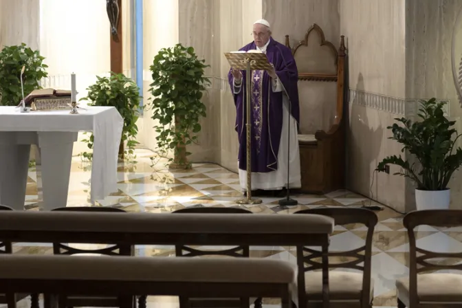 El Papa anima a los sacerdotes a llevar con valentía la Palabra de Dios y la Eucaristía