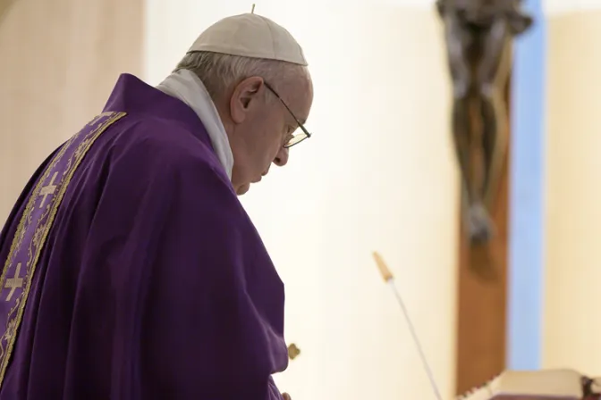 Papa Francisco agradece ejemplo de heroicidad de quienes cuidan enfermos de coronavirus 