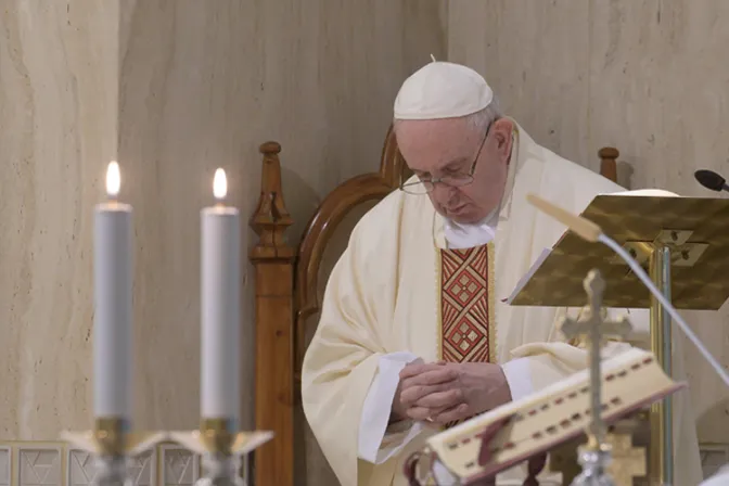 El Papa bendice a artistas porque “sin la belleza no se puede entender el Evangelio”