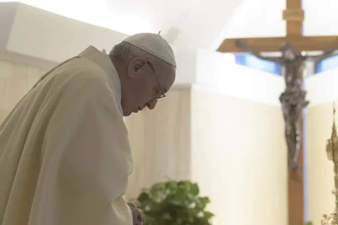El Papa Francisco invita a ir a una iglesia cercana para rezar ante el Sagrario